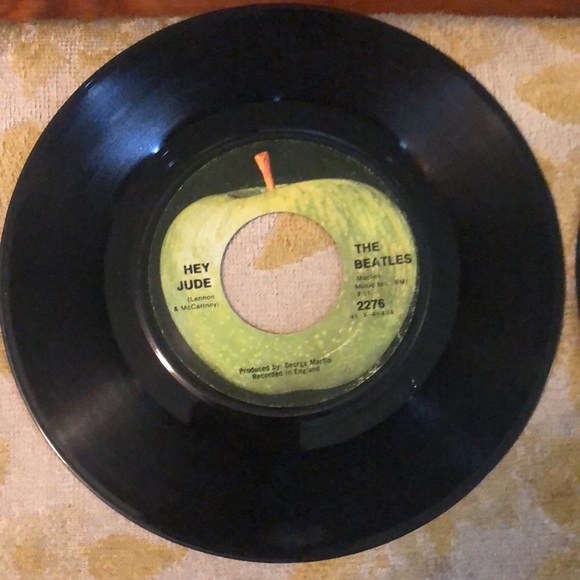 Beatles 45 records Hey Jude, yesterday, help, I am the walrus, let it be, 8 reco - Picture 9 of 10